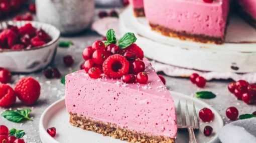 Kremasti cheesecake s malinama bez glutena i laktoze – omiljena slastica koju će zavoljeti i oni koji nisu vegani